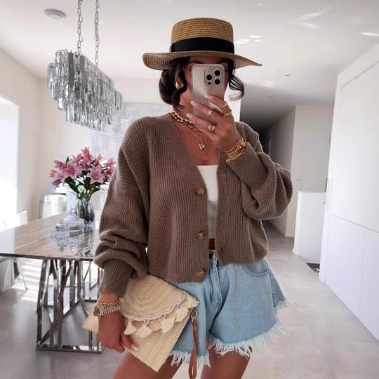 Damen Strickjacke mit voluminösen Ärmeln und hochwertigen Holzknöpfen Heidi-Mode