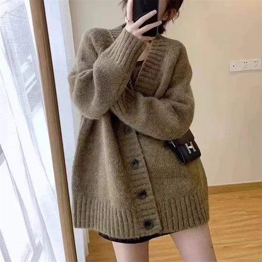 Damen Grobstrickjacke mit voluminösen Ärmeln und knöpfbarem Ausschnitt Heidi-Mode
