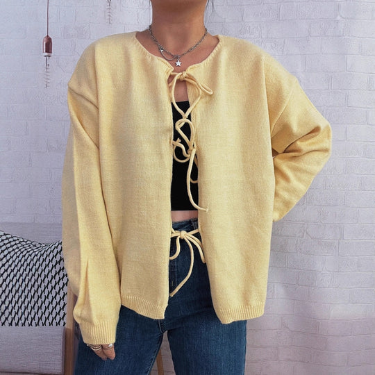 Damen Strickjacke mit dekorativem Schnürdesign und weitem Schnitt Heidi-Mode