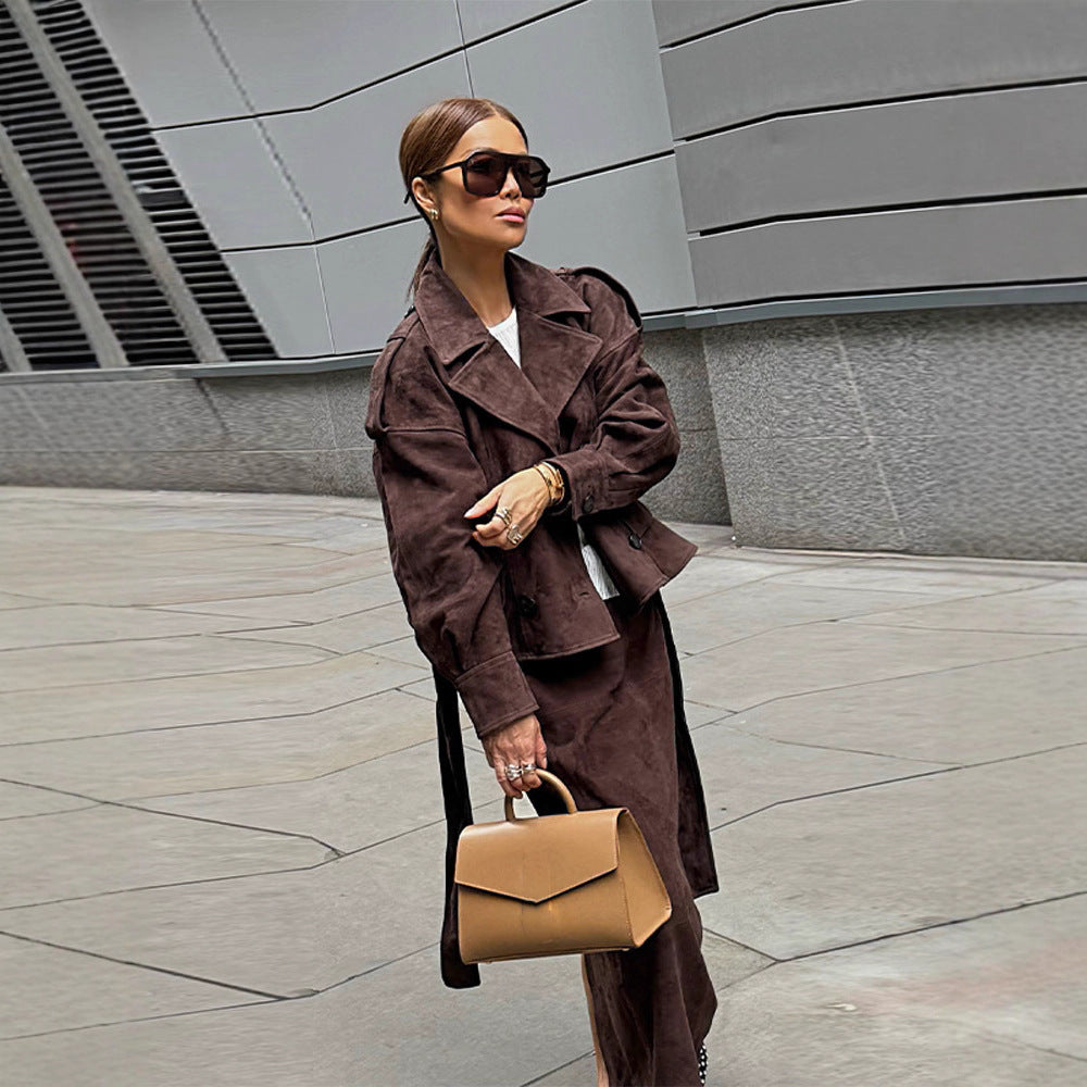 Damen modische Wildlederjacke mit passendem Rock im eleganten Set Heidi-Mode