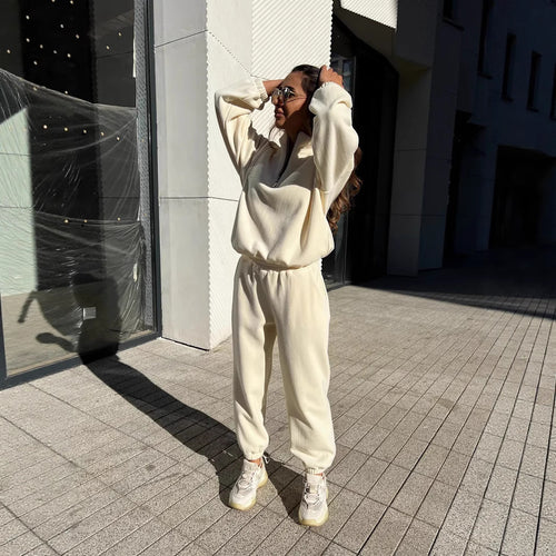 Damen sportliches Fleece-Jogginganzug mit halbem Reißverschluss und elastischen Bündchen Heidi-Mode