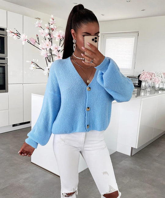 Damen Strickjacke mit voluminösen Ärmeln und hochwertigen Holzknöpfen Heidi-Mode
