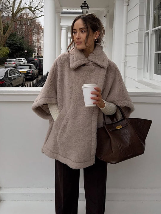 Damen Flauschiger Poncho Heidi-Mode