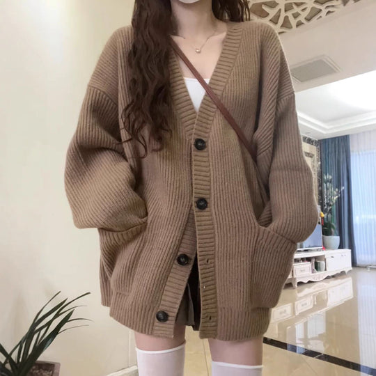 Damen Grobstrickjacke mit großen Taschen und Knopfdetails Heidi-Mode