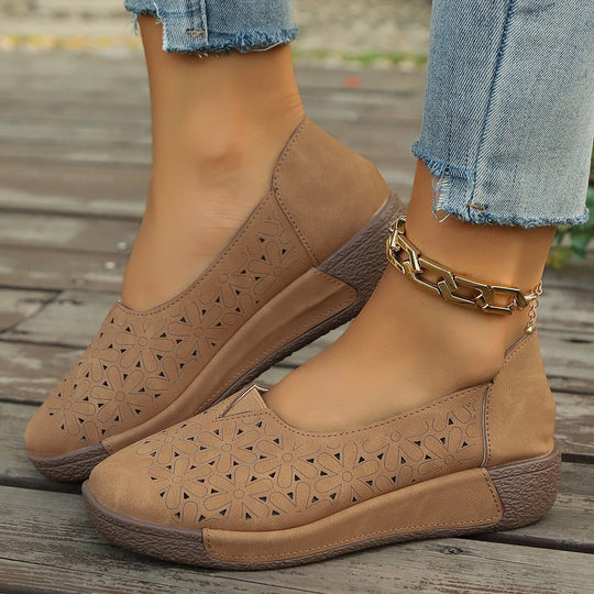 Damen Slipper mit dekorativem Blumenmuster und rutschfester Sohle Heidi-Mode