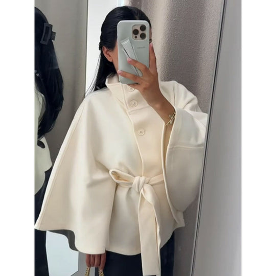 Damen elegante Cape-Jacke mit Knoten-Detail und voluminösen Ärmeln Heidi-Mode