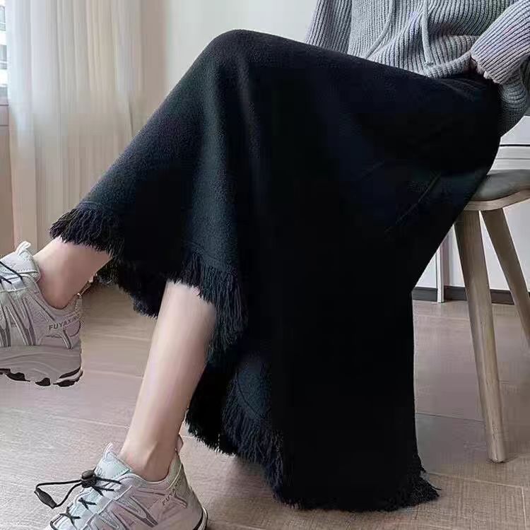 Damen Maxirock aus weichem, strukturiertem Strickstoff mit fransigem Saum Heidi-Mode