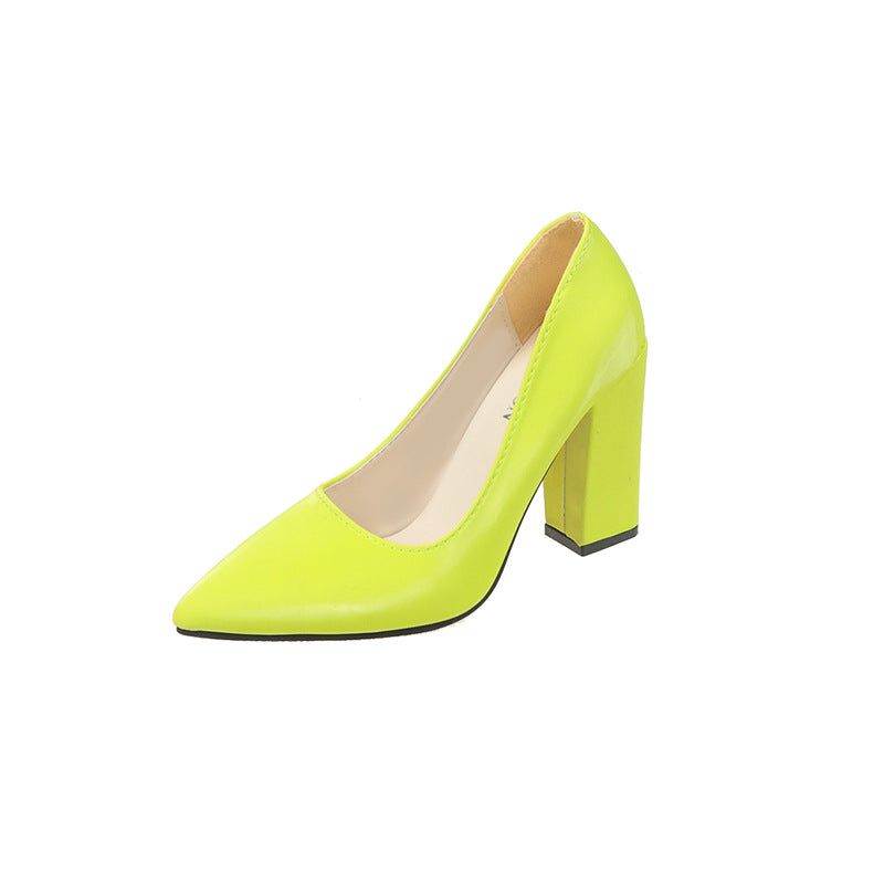 Damen Spitzen Pumps mit bequemem Blockabsatz und glänzendem Finish Heidi-Mode