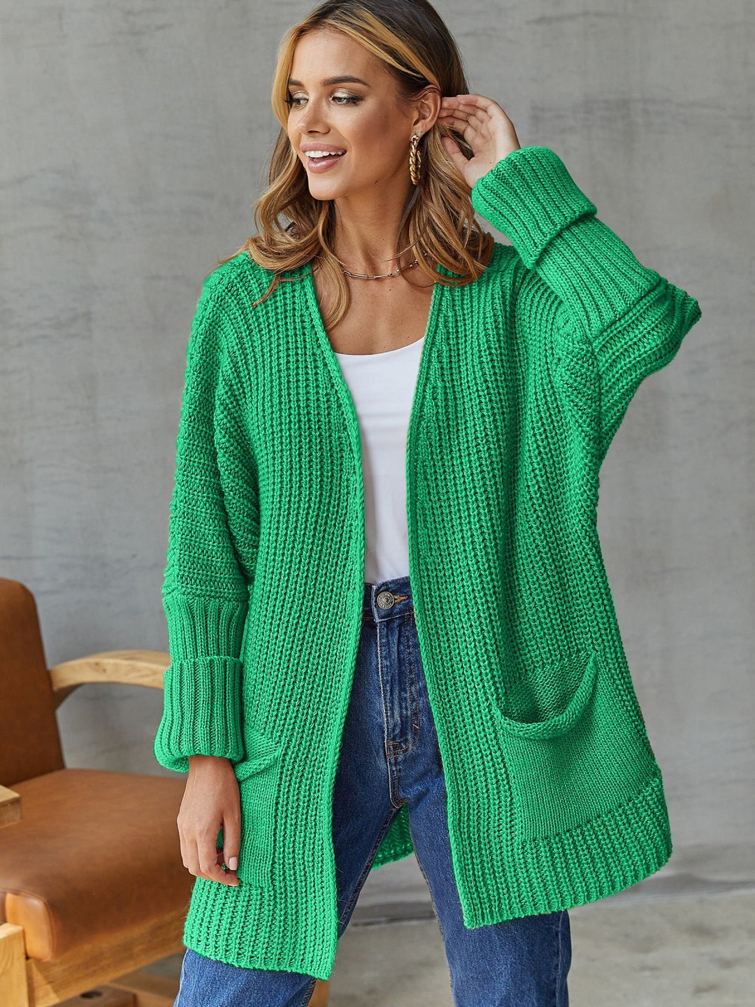 Damen gestrickter Cardigan mit großzügigen Taschen und strukturiertem Design Heidi-Mode