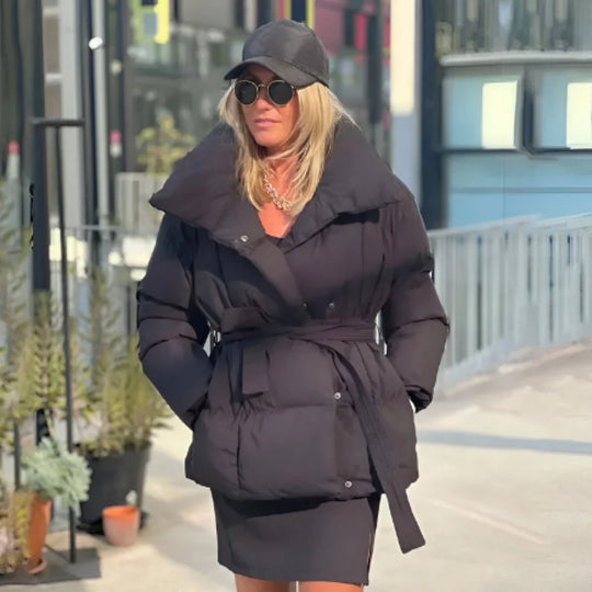 Damen Modische Daunenjacke mit breitem Kragen und taillierbarem Gürtel Heidi-Mode