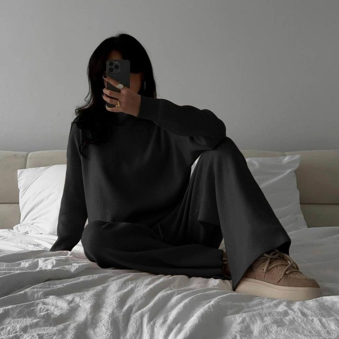 Damen lässiges Strick-Loungewear-Ensemble mit hohem Kragen und seitlichen Schlitzen Heidi-Mode