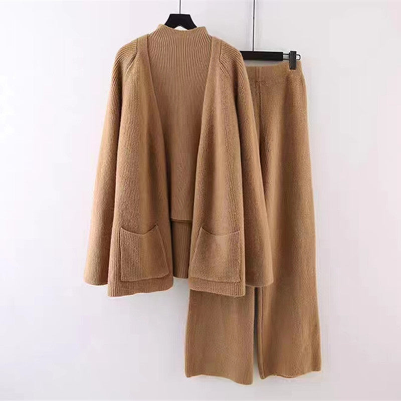 Damen kuscheliges Strickensemble mit weitem Cardigan und bequemen Hosen Heidi-Mode
