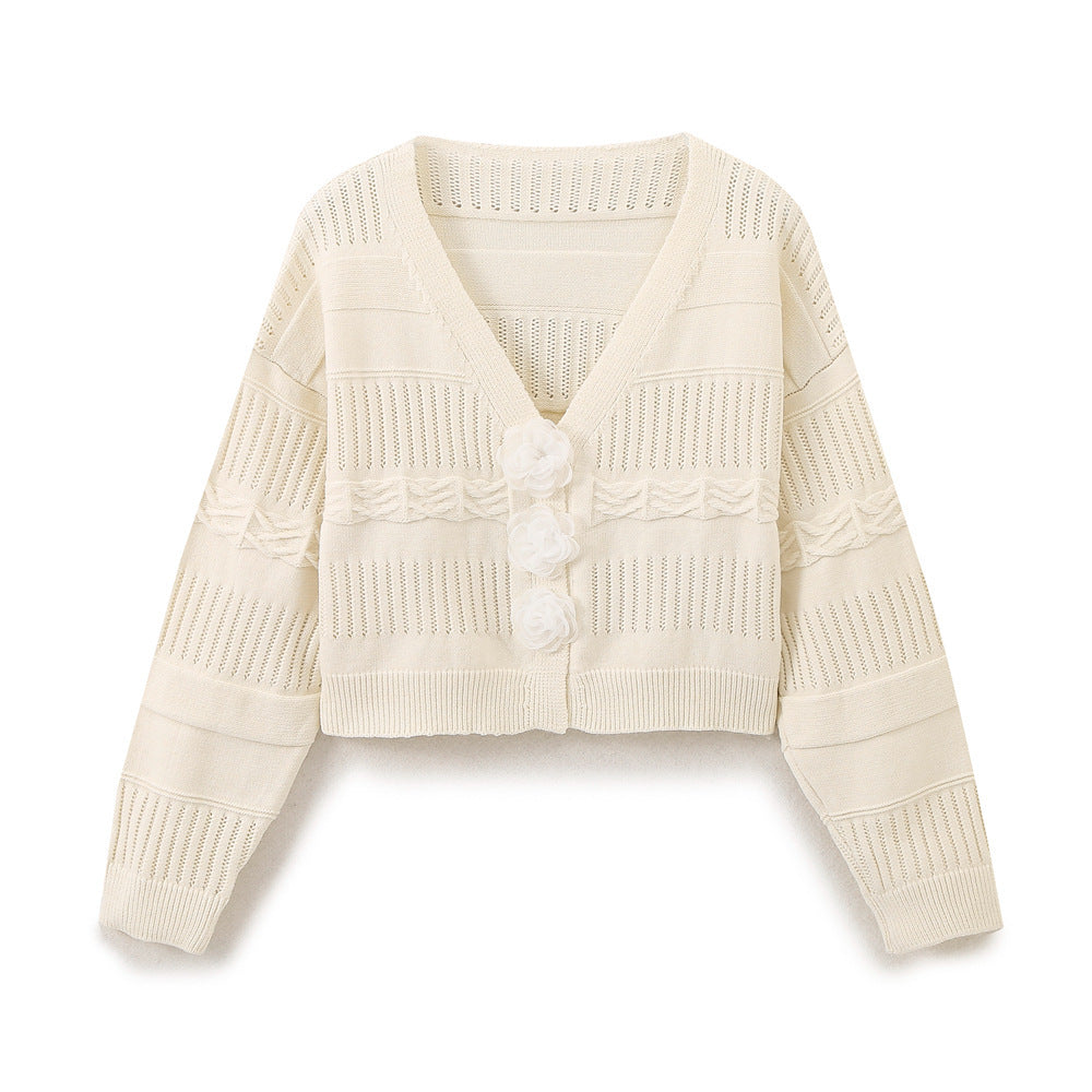 Damen modische Strickjacke mit romantischen Blumenknöpfen und lässigem Schnitt Heidi-Mode