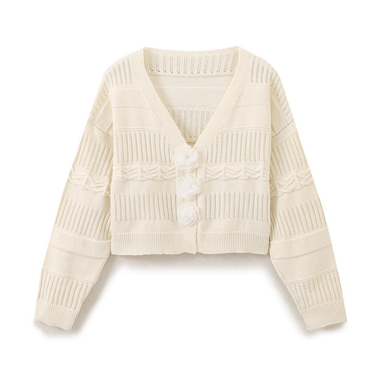 Damen modische Strickjacke mit romantischen Blumenknöpfen und lässigem Schnitt Heidi-Mode