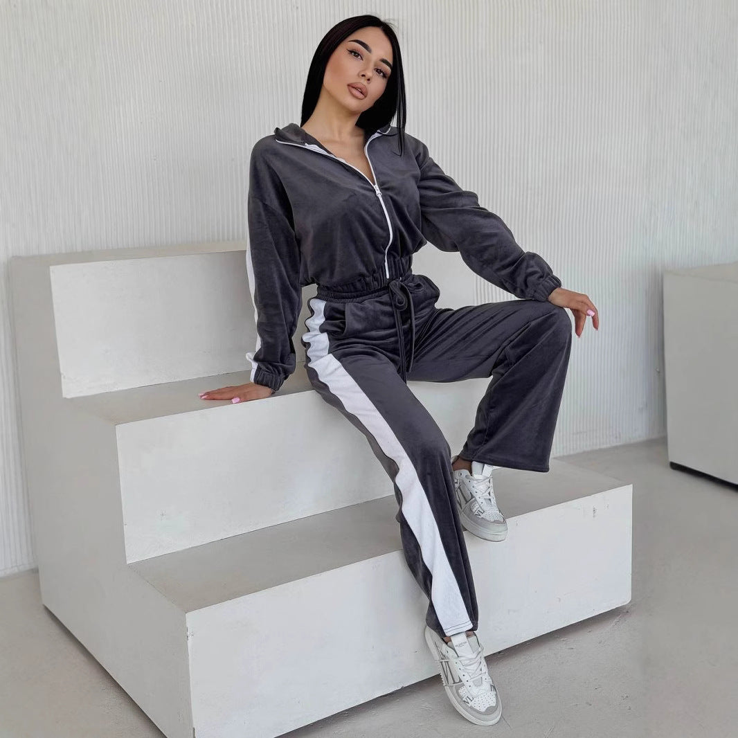 Damen Sportanzug mit elegantem Fleece-Design und stylischen Kontraststreifen Heidi-Mode