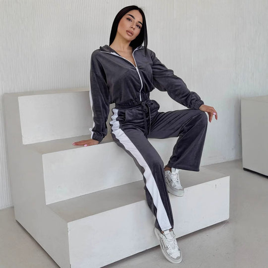 Damen Sportanzug mit elegantem Fleece-Design und stylischen Kontraststreifen Heidi-Mode