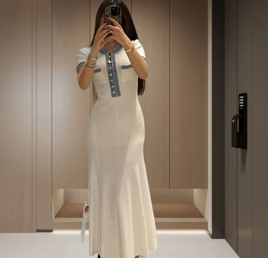Damen Elegantes, figurbetontes Maxikleid mit modernen Knopfdetails und seitlichem Schlitz Heidi-Mode