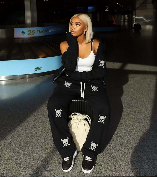 Damen sportliches Lounge-Set mit Kapuze und verspieltem Design Heidi-Mode