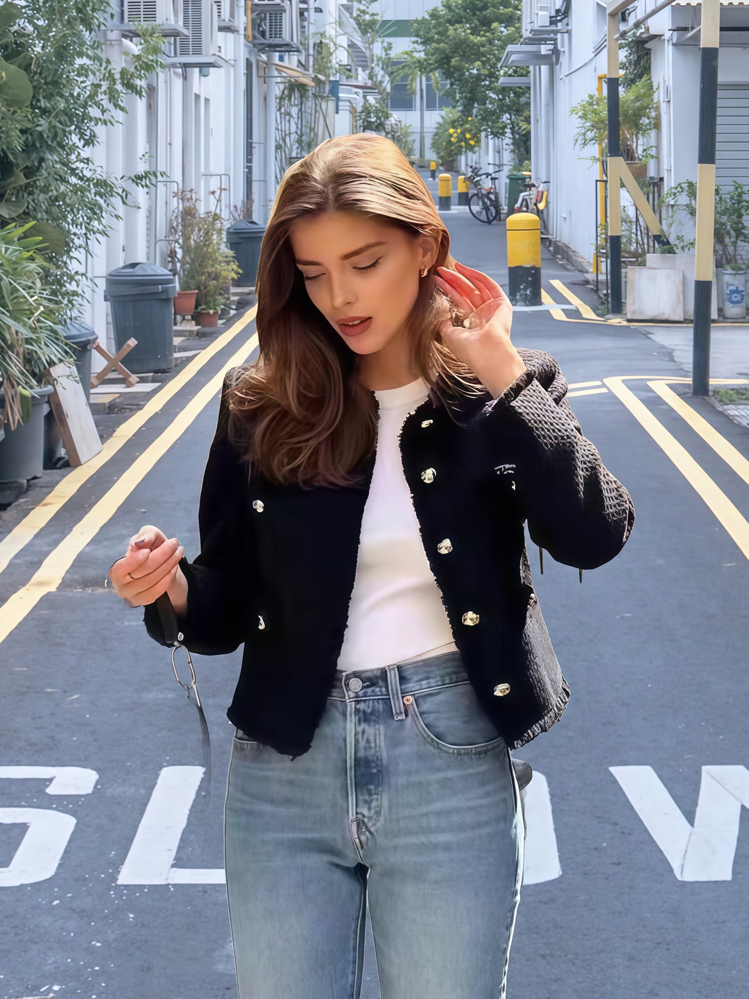 Damen Elegante kurze Jacke mit strukturiertem Design und goldenen Knöpfen Heidi-Mode