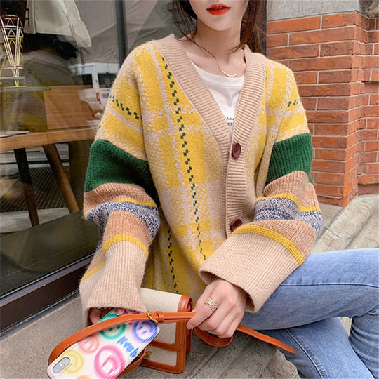 Damen Grobstrick-Cardigan mit buntem Karomuster und großen Holzknöpfen Heidi-Mode