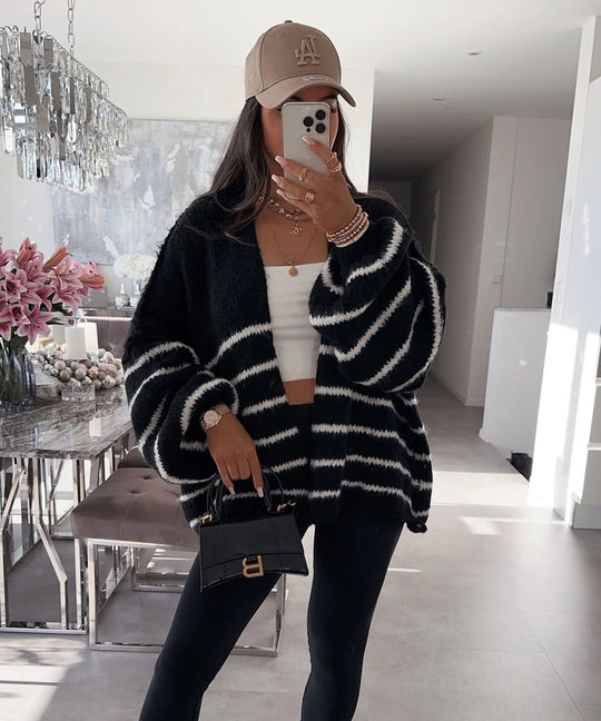 Damen Strickjacke mit voluminösen Ärmeln und modischen Streifen Heidi-Mode