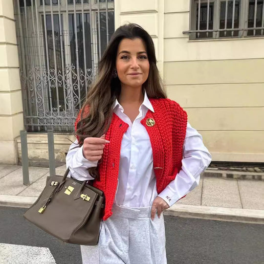 Damen modische Strickweste mit dekorativen Knopfdetails und praktischen Taschen Heidi-Mode