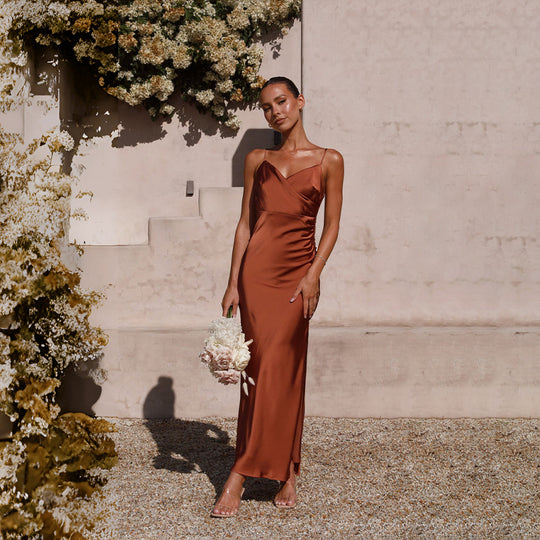 Damen Elegantes Abendkleid mit asymmetrischem Schnitt und seidigem Glanz Heidi-Mode