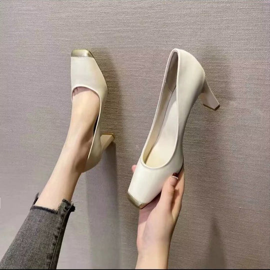 Damen Elegante und bequeme Pumps mit goldener Akzentverzierung Heidi-Mode