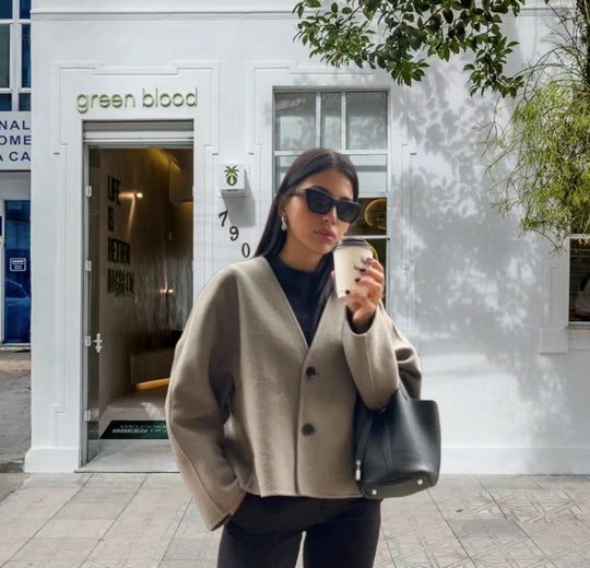 Damen kurze Strickjacke mit eleganten Knöpfen und weitem Schnitt Heidi-Mode