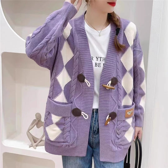 Damen Grob gestrickter Cardigan mit romantischem Rautenmuster und dekorativen Holzknöpfen Heidi-Mode