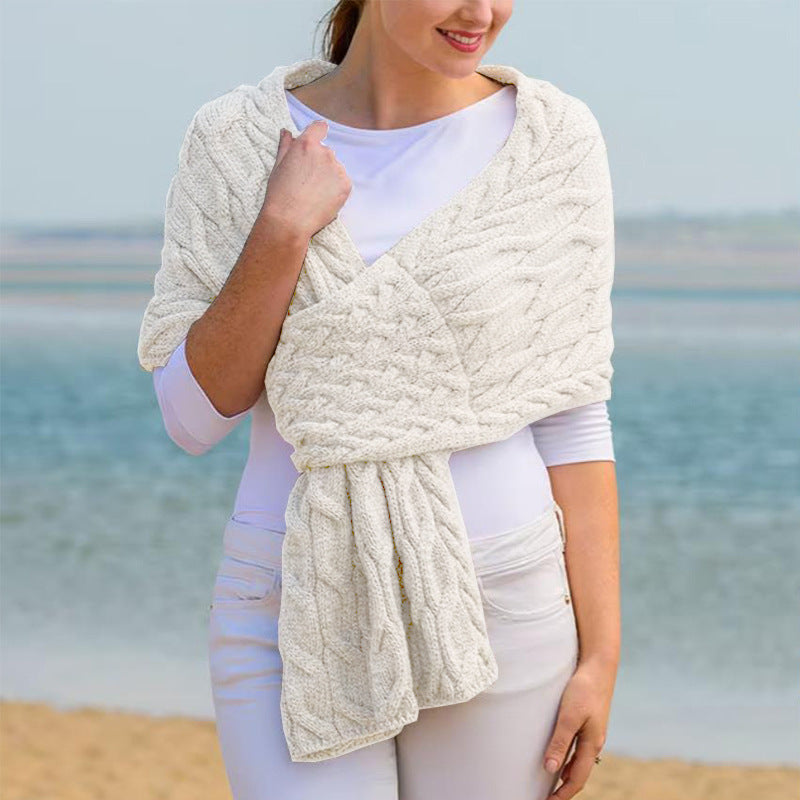 Damen Strickschal mit modernem Zopfmuster und vielseitigem Tragekomfort Heidi-Mode