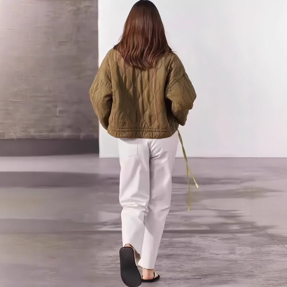 Damen gesteppte Oversized-Jacke mit hohem Kragen und elastischem Bund Heidi-Mode