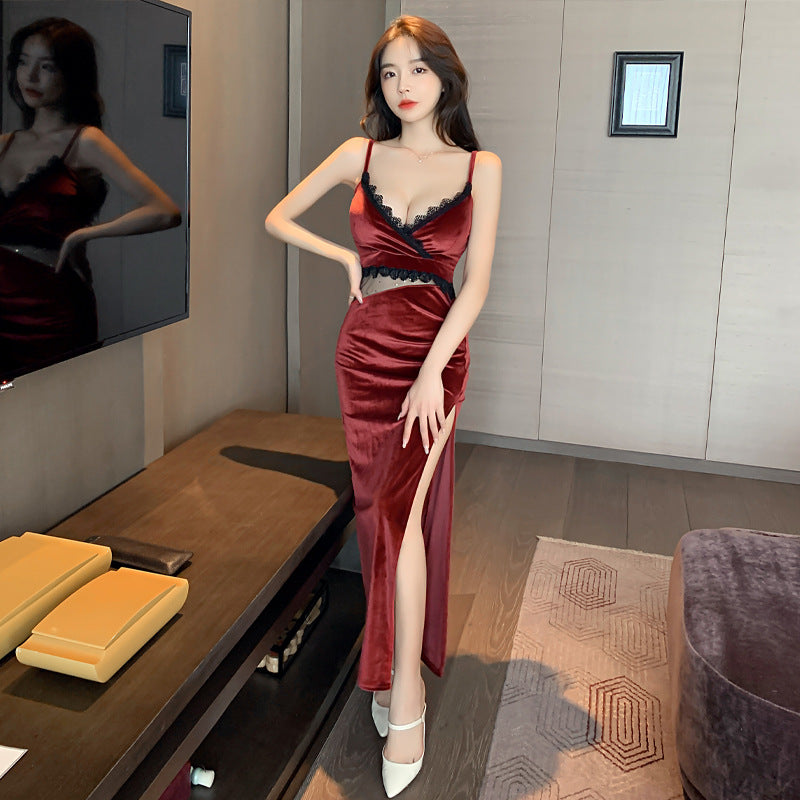 Heidi-Mode | Tief ausgeschnittenes Spitzenbesetztes Enges Samtkleid