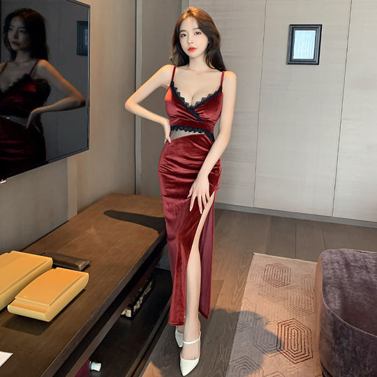Heidi-Mode | Tief ausgeschnittenes Spitzenbesetztes Enges Samtkleid