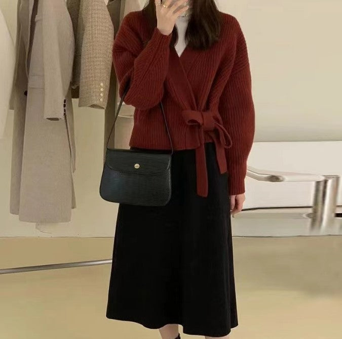 Damen Wickelstrickjacke mit weit geschnittenen Ärmeln und Taillengürtel Heidi-Mode