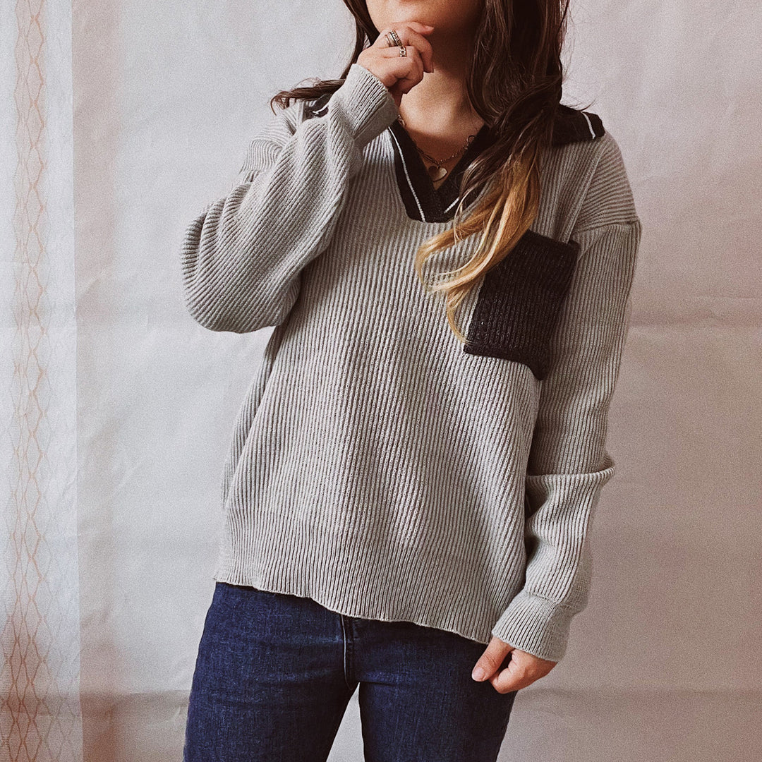 Damen lässiger V-Ausschnitt Pullover mit strukturiertem Rippdesign und kontrastierendem Kragen Heidi-Mode