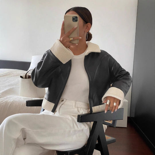 Damen Kunstlederjacke im modernen Biker-Stil mit Fellkragen und kurzen Ärmeln Heidi-Mode
