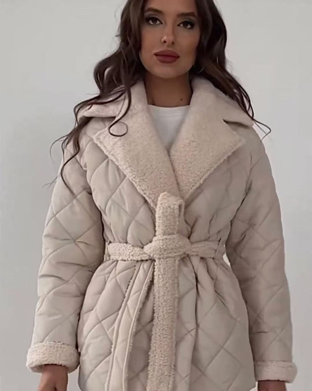 Damen gesteppte Fleecejacke mit Gürtel und großem Kragen Heidi-Mode