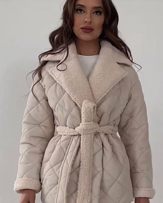 Damen gesteppte Fleecejacke mit Gürtel und großem Kragen Heidi-Mode