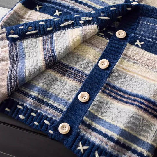 Damen Gemusterter Strickcardigan mit dekorativen Knöpfen und tiefen Taschen Heidi-Mode