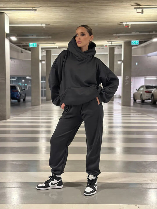Damen gemütlicher Oversized Hoodie mit intuitivem Kordelzug und passender Jogginghose Heidi-Mode