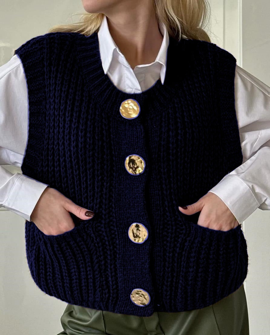 Damen Strickweste mit Knopfdetaillierung und praktischen Taschen Heidi-Mode