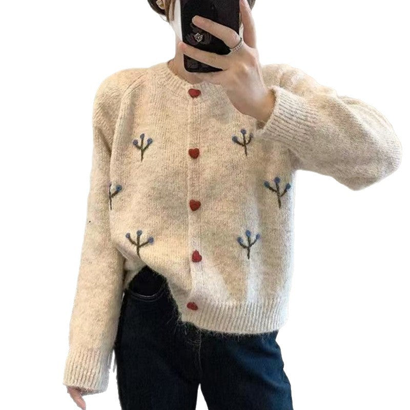 Damen kuscheliger Strickjacke mit Herzen und Blumenstickerei Heidi-Mode
