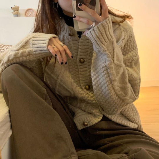 Damen Grobstrick-Cardigan mit Knopfdetails und Zopfmuster Heidi-Mode
