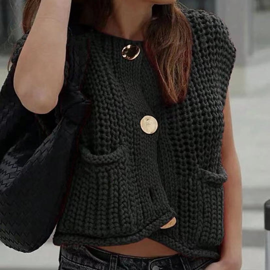 Damen modische Strickweste mit Knopfdetails und aufgesetzten Taschen Heidi-Mode