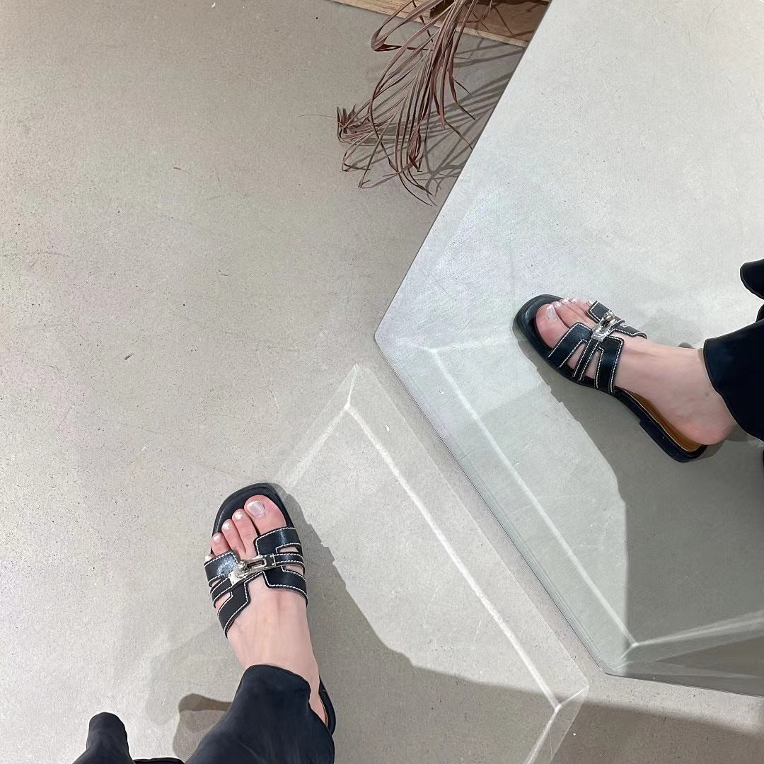 Frauen stylische flache Slide-Sandalen mit dekorativen Riemen Heidi-Mode
