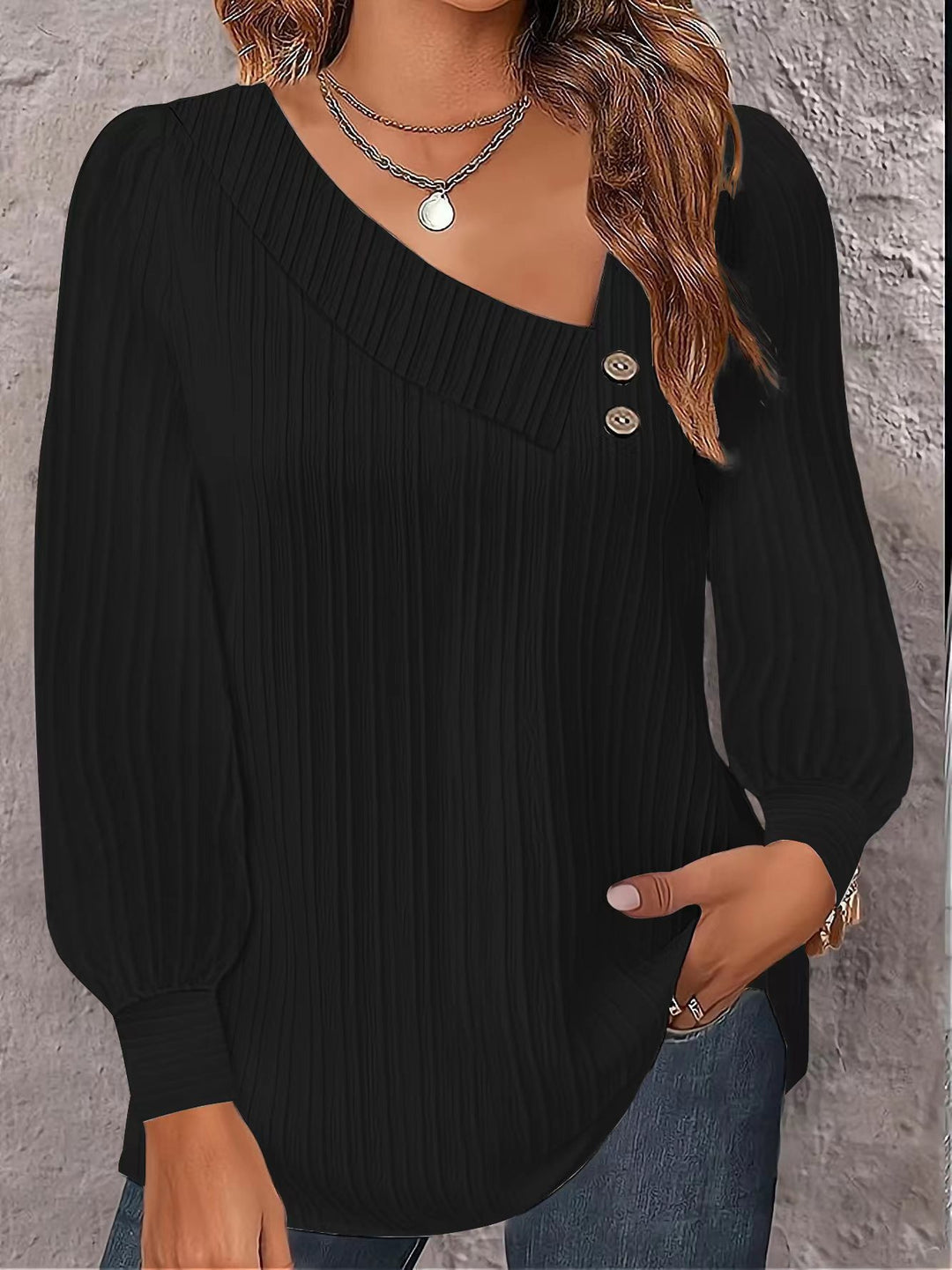 Damen Plissiertes Oberteil mit asymmetrischem Kragen und eleganten Knopfdetails Heidi-Mode
