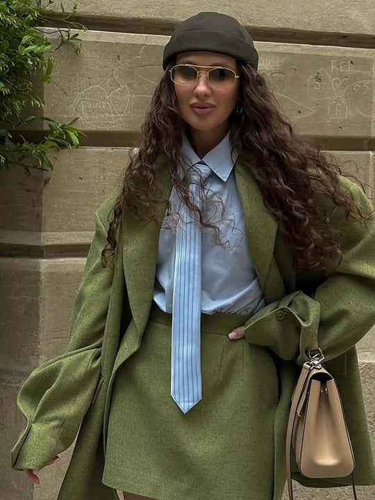 Damen Elegante Blazerjacke mit strukturiertem Stoff und passendem Minirock Heidi-Mode