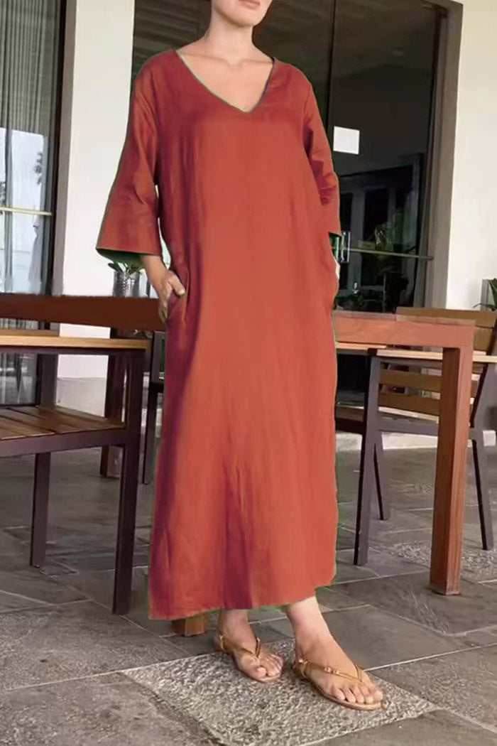 Damen luftiges Maxikleid aus atmungsaktiver Baumwolle mit V-Ausschnitt und praktischen Taschen Heidi-Mode