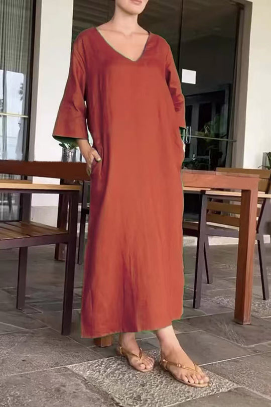 Damen luftiges Maxikleid aus atmungsaktiver Baumwolle mit V-Ausschnitt und praktischen Taschen Heidi-Mode